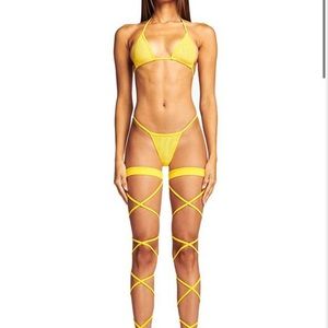 BNWT I.Am.Gia yellow mesh Nixie set